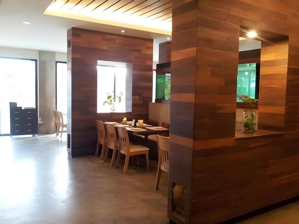 Klim Hotel Бурирам Экстерьер фото