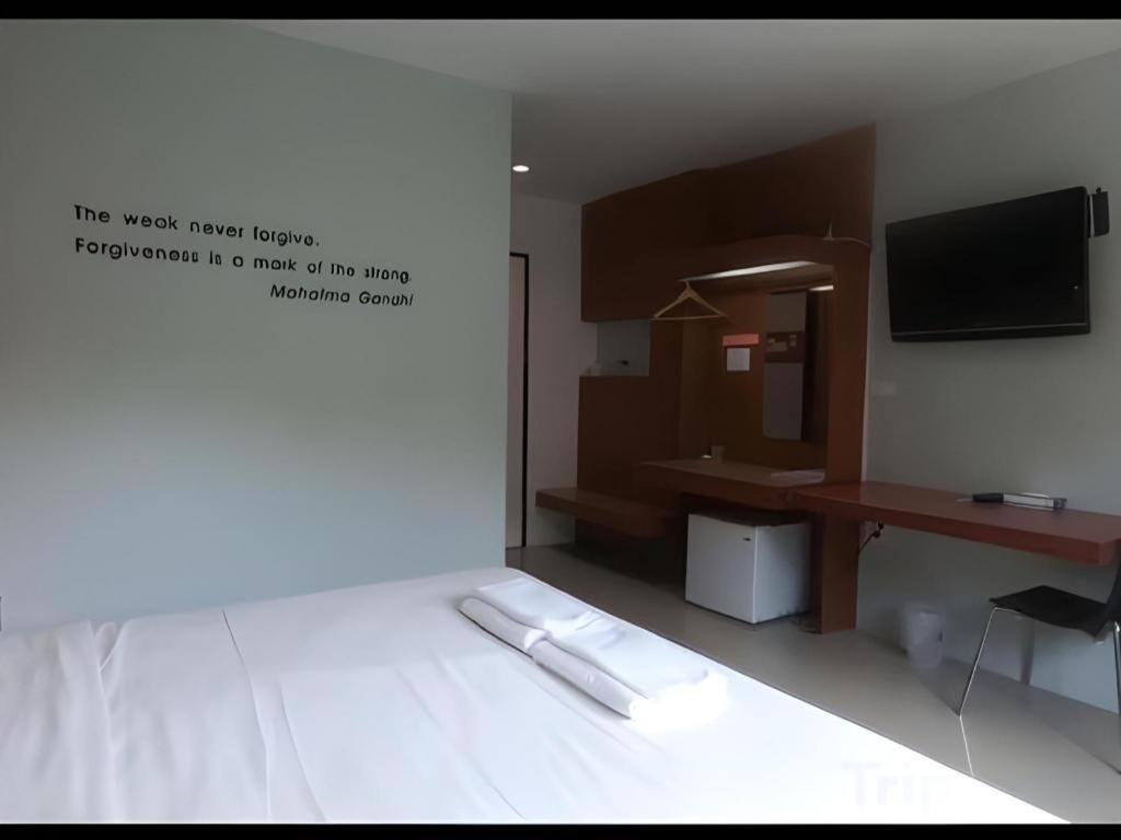 Klim Hotel Бурирам Экстерьер фото