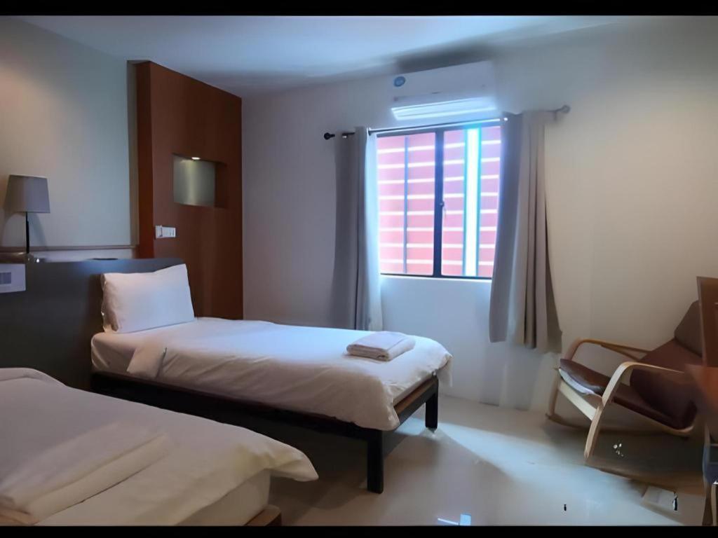 Klim Hotel Бурирам Экстерьер фото